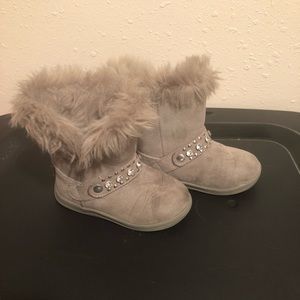 ‼️TODDLER BOOTS w/ THE FUR‼️